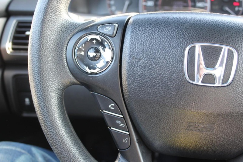 Honda Accord Coupe Vehicle Full-screen Gallery Image 26