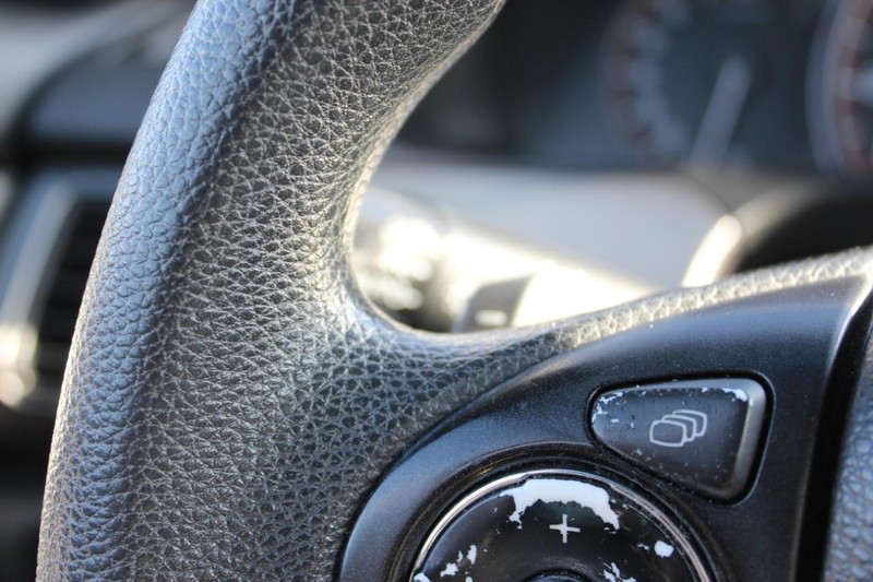 Honda Accord Coupe Vehicle Full-screen Gallery Image 27