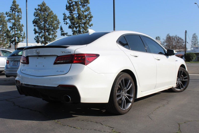 Acura TLX Vehicle Full-screen Gallery Image 04