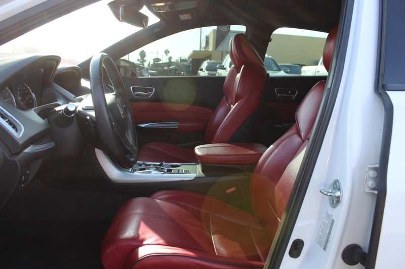 Acura TLX Vehicle Full-screen Gallery Image 06