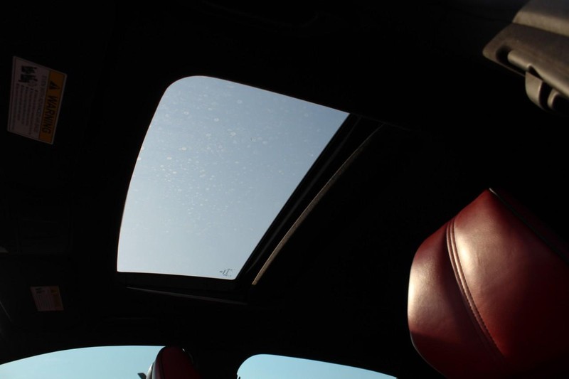 Acura TLX Vehicle Full-screen Gallery Image 07