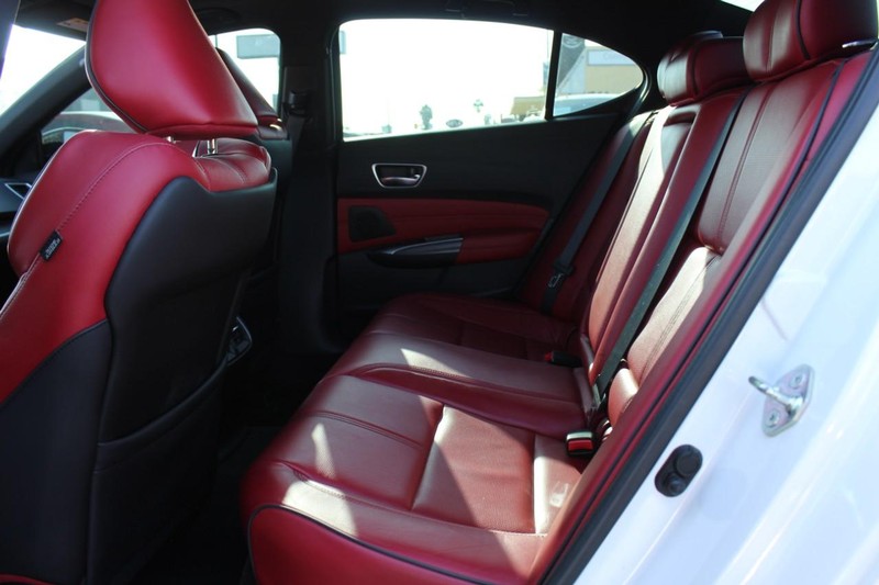 Acura TLX Vehicle Full-screen Gallery Image 08