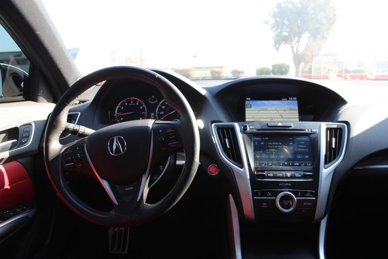 Acura TLX Vehicle Full-screen Gallery Image 09