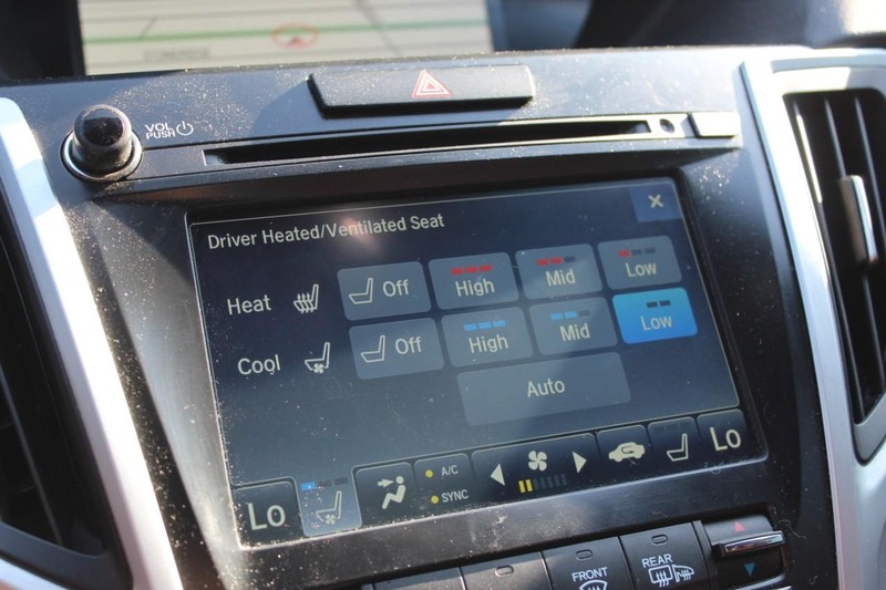 Acura TLX Vehicle Full-screen Gallery Image 18