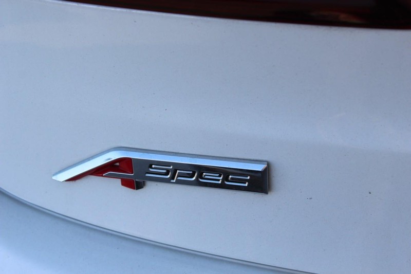 Acura TLX Vehicle Full-screen Gallery Image 20