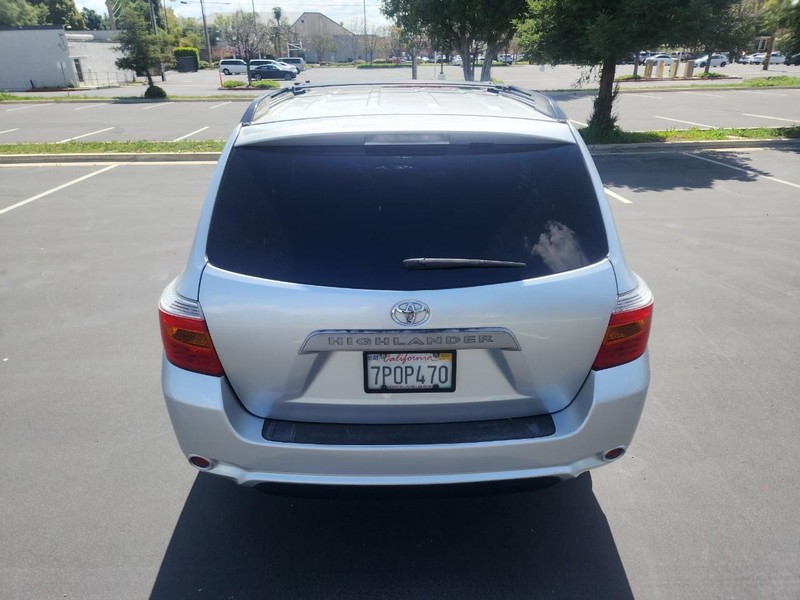 Toyota Highlander Vehicle Full-screen Gallery Image 04