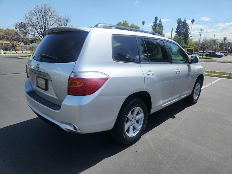 Toyota Highlander Vehicle Full-screen Gallery Image 05