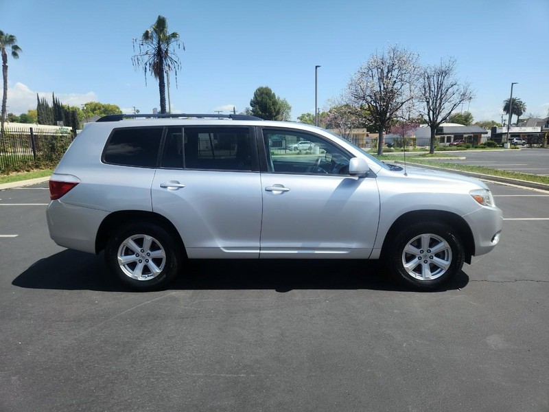 Toyota Highlander Vehicle Full-screen Gallery Image 06