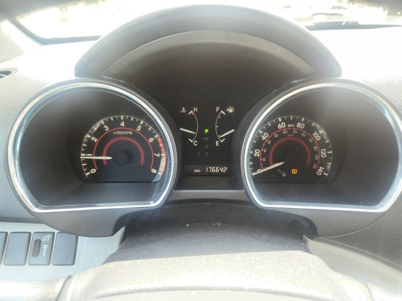 Toyota Highlander Vehicle Full-screen Gallery Image 10