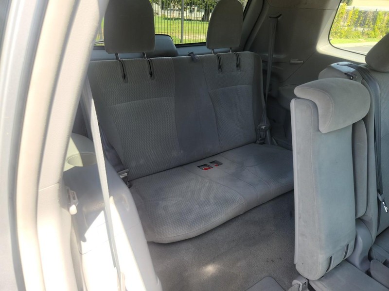 Toyota Highlander Vehicle Full-screen Gallery Image 15