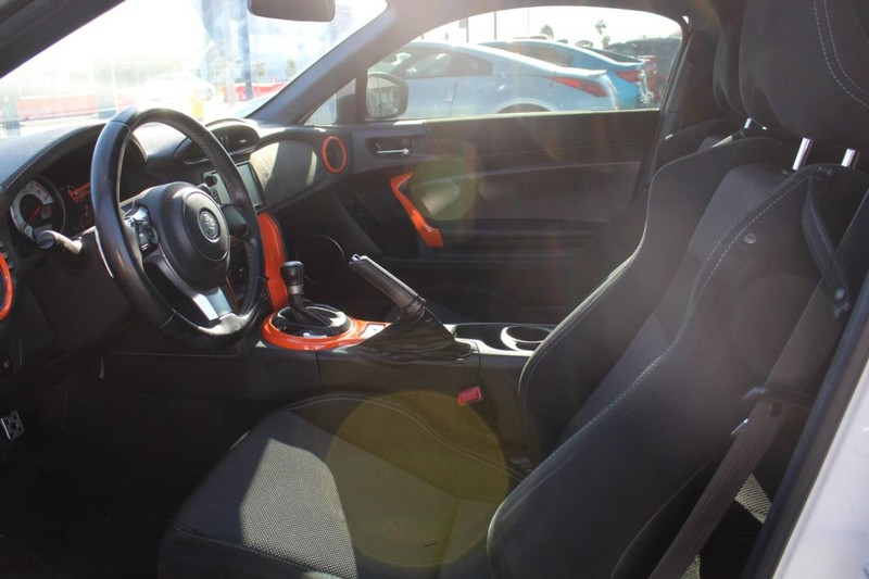 Toyota 86 Vehicle Full-screen Gallery Image 06