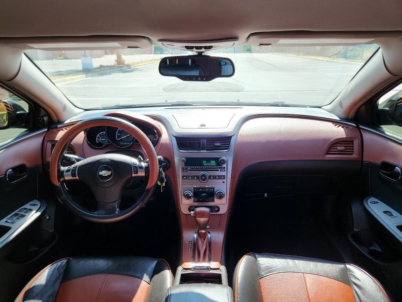 Chevrolet Malibu Vehicle Full-screen Gallery Image 09