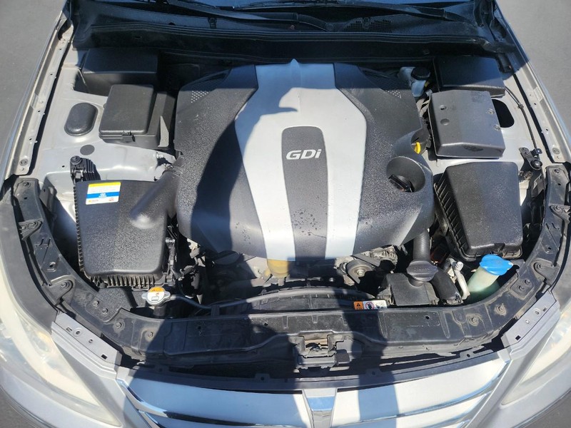 Hyundai Genesis Vehicle Full-screen Gallery Image 15