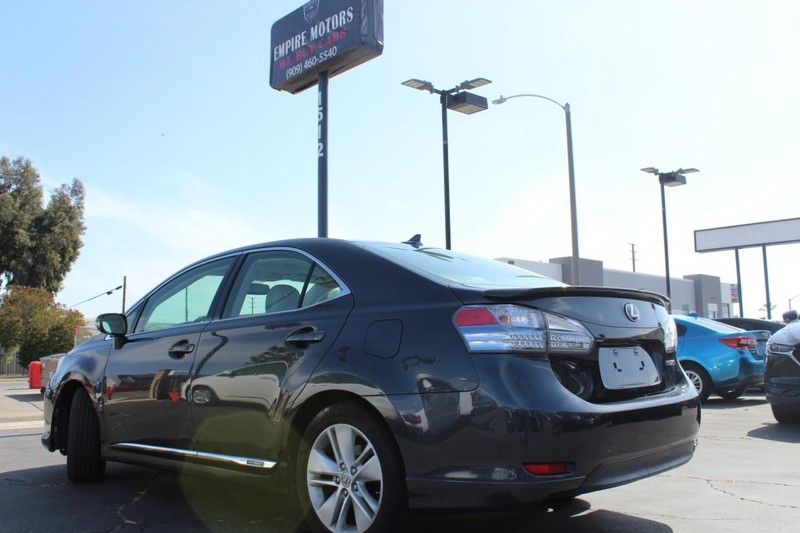 Lexus HS 250h Vehicle Full-screen Gallery Image 08