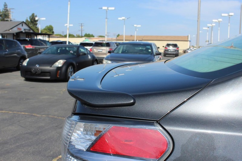 Lexus HS 250h Vehicle Full-screen Gallery Image 10