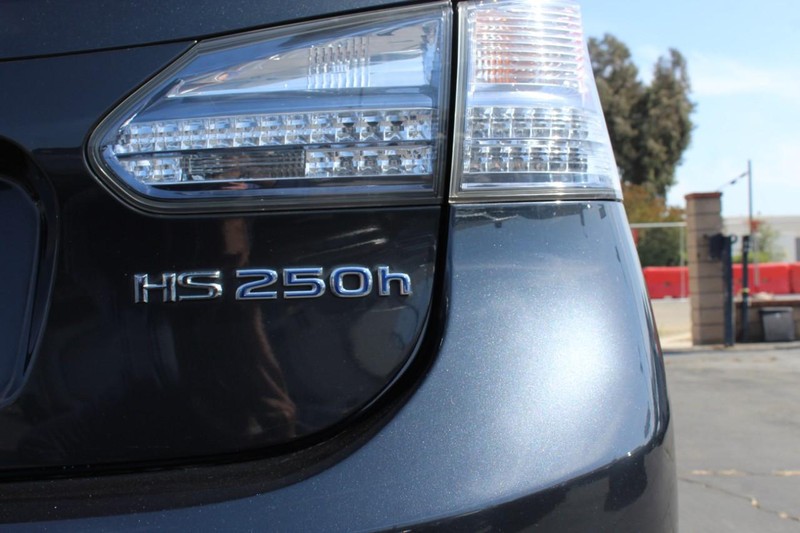 Lexus HS 250h Vehicle Full-screen Gallery Image 11