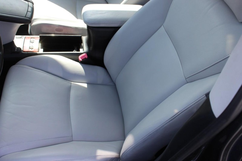 Lexus HS 250h Vehicle Full-screen Gallery Image 13