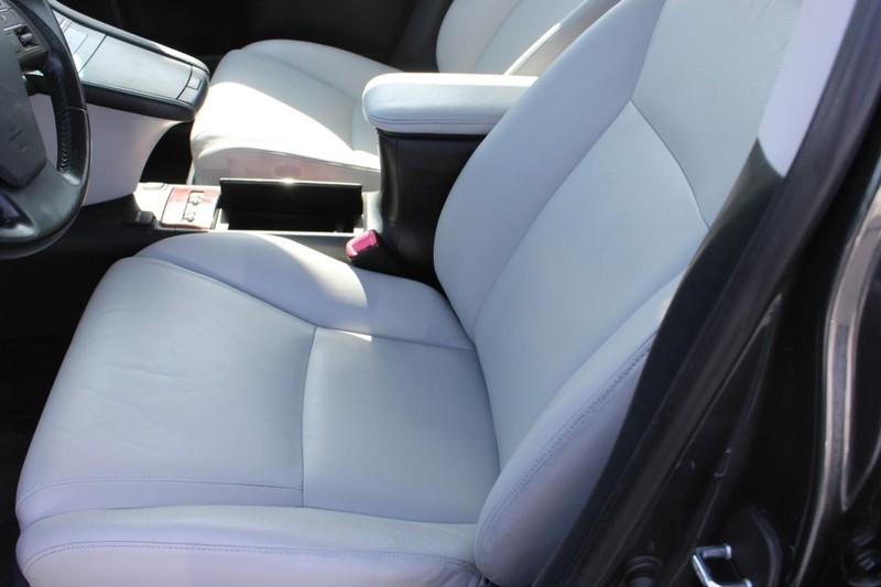 Lexus HS 250h Vehicle Full-screen Gallery Image 14