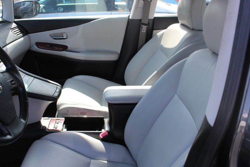 Lexus HS 250h Vehicle Full-screen Gallery Image 17