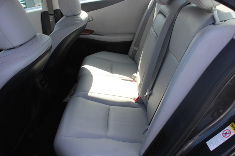 Lexus HS 250h Vehicle Full-screen Gallery Image 18