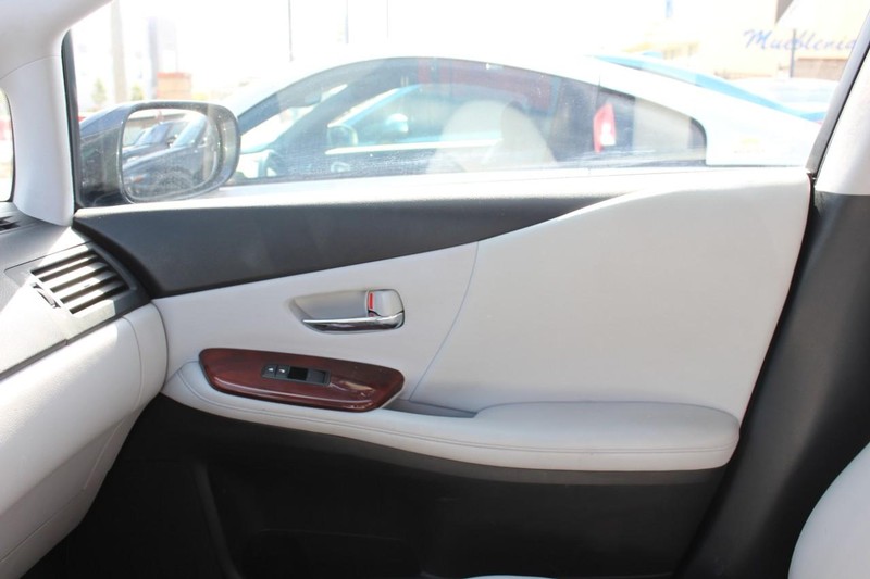 Lexus HS 250h Vehicle Full-screen Gallery Image 19