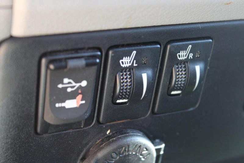 Lexus HS 250h Vehicle Full-screen Gallery Image 26