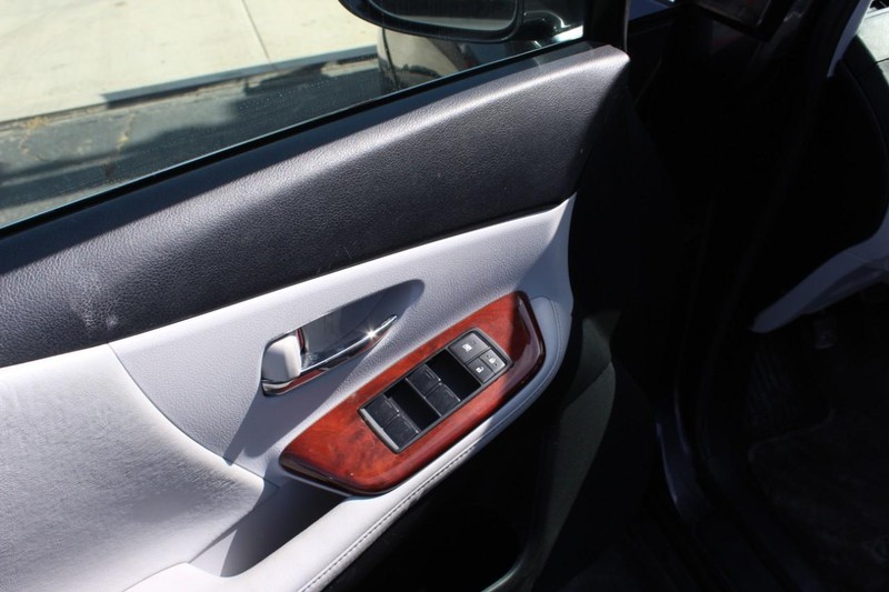 Lexus HS 250h Vehicle Full-screen Gallery Image 27