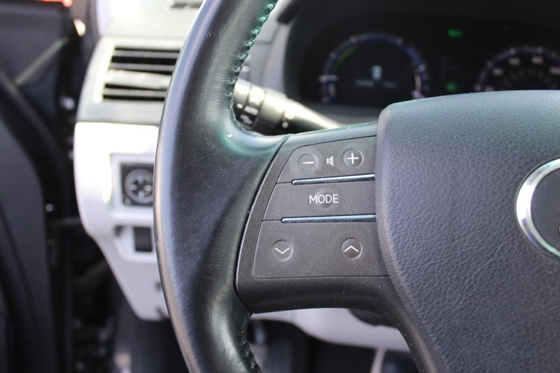 Lexus HS 250h Vehicle Full-screen Gallery Image 29