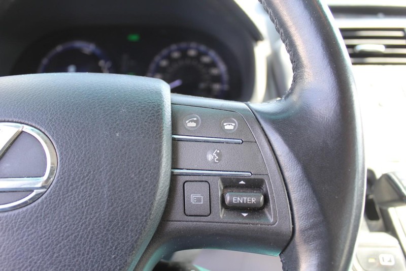 Lexus HS 250h Vehicle Full-screen Gallery Image 30