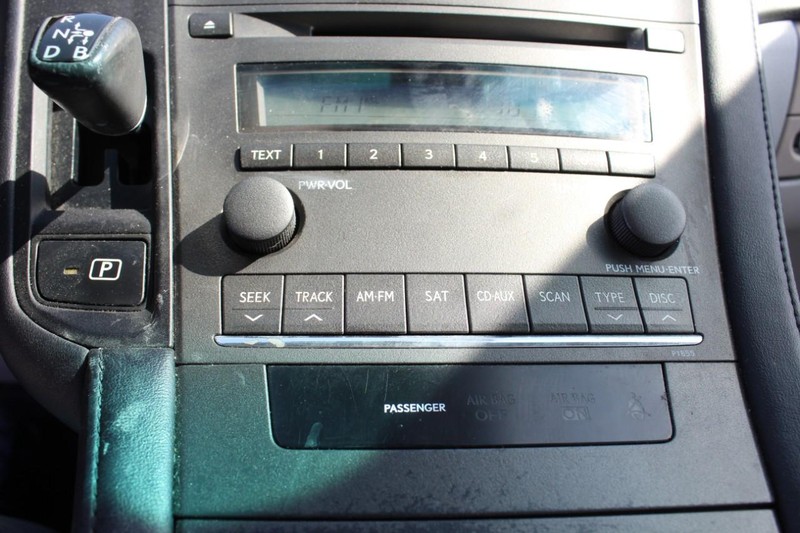 Lexus HS 250h Vehicle Full-screen Gallery Image 31