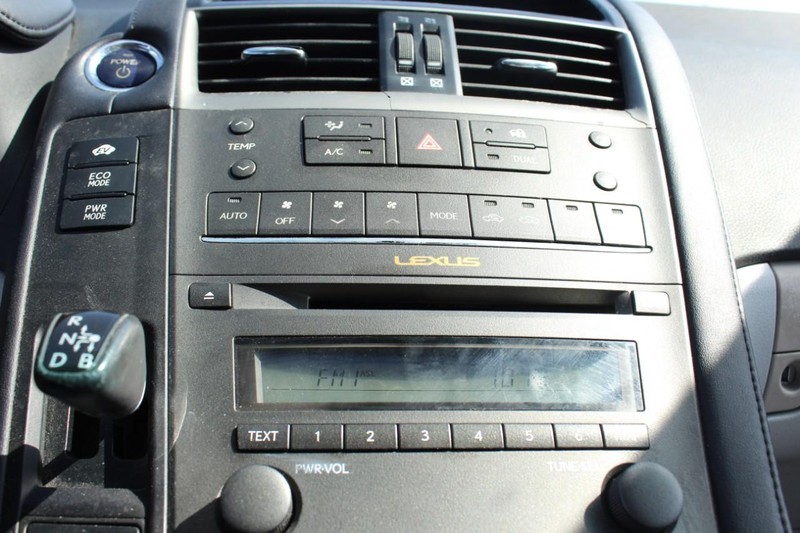 Lexus HS 250h Vehicle Full-screen Gallery Image 32