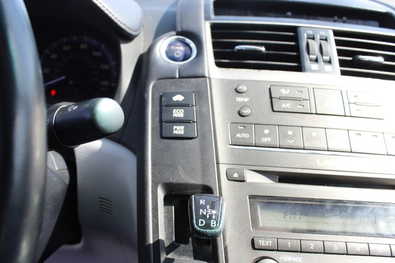 Lexus HS 250h Vehicle Full-screen Gallery Image 33