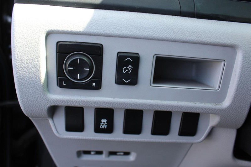 Lexus HS 250h Vehicle Full-screen Gallery Image 34