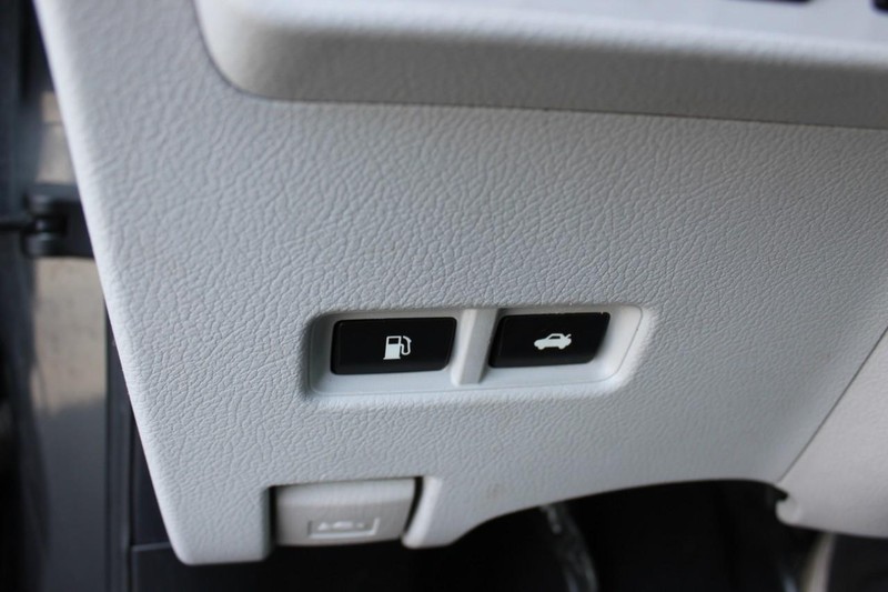 Lexus HS 250h Vehicle Full-screen Gallery Image 35