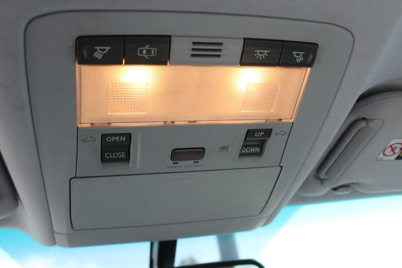 Lexus HS 250h Vehicle Full-screen Gallery Image 36