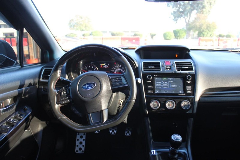 Subaru WRX Vehicle Full-screen Gallery Image 08