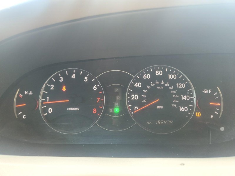 Toyota Avalon Vehicle Full-screen Gallery Image 12