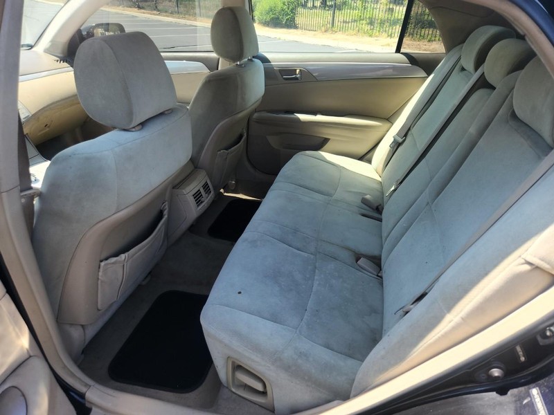 Toyota Avalon Vehicle Full-screen Gallery Image 14