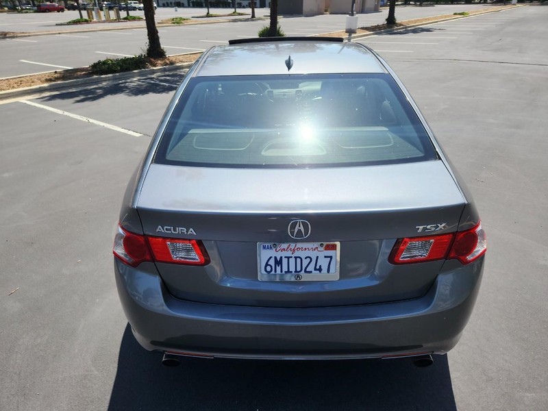 Acura TSX Vehicle Full-screen Gallery Image 04