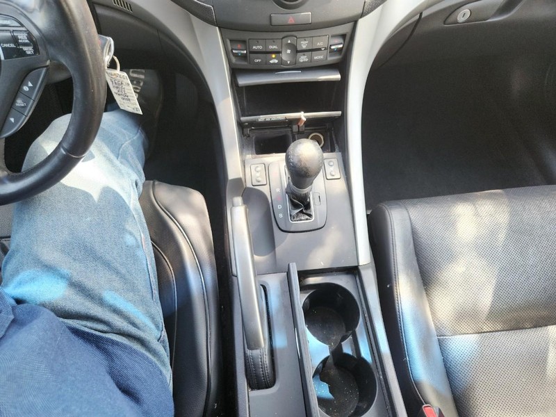 Acura TSX Vehicle Full-screen Gallery Image 11