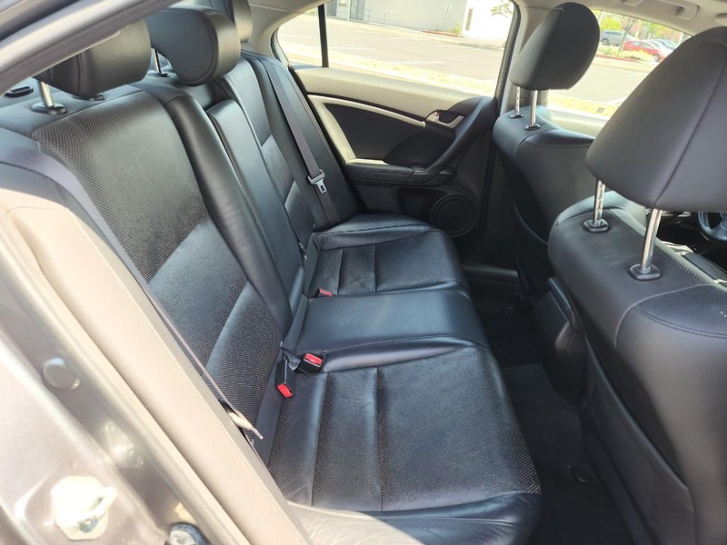 Acura TSX Vehicle Full-screen Gallery Image 16