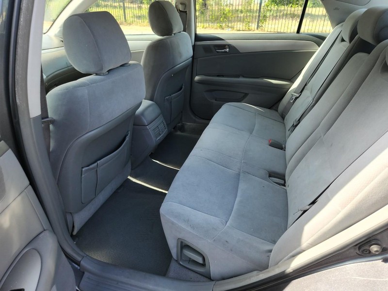 Toyota Avalon Vehicle Full-screen Gallery Image 13