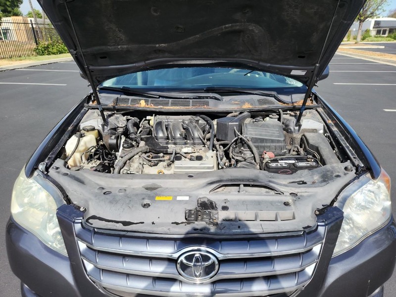 Toyota Avalon Vehicle Full-screen Gallery Image 17