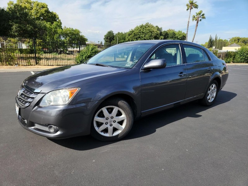 Toyota Avalon Vehicle Full-screen Gallery Image 18