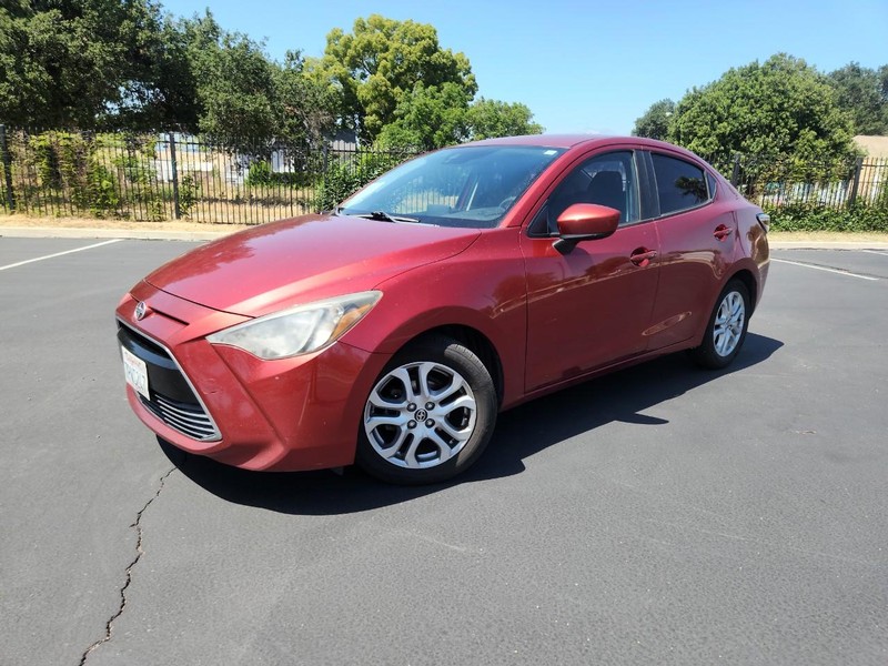 Scion iA Vehicle Full-screen Gallery Image 01