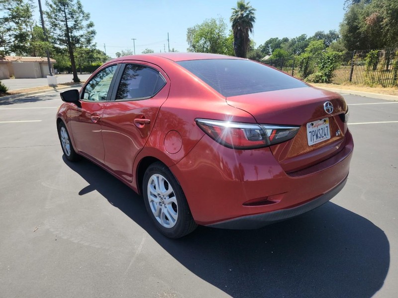 Scion iA Vehicle Full-screen Gallery Image 03