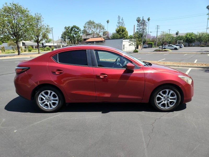 Scion iA Vehicle Full-screen Gallery Image 06