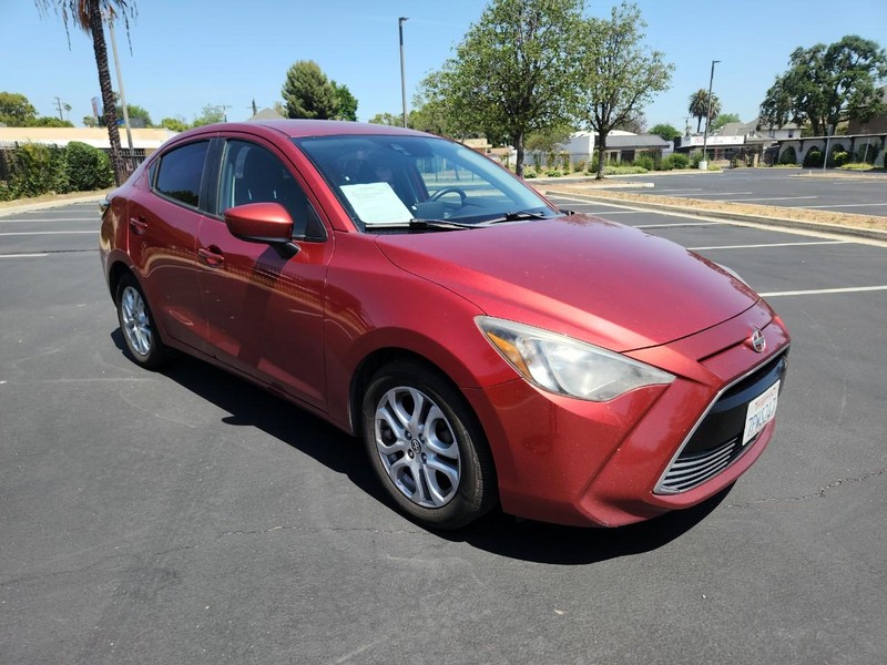 Scion iA Vehicle Full-screen Gallery Image 07