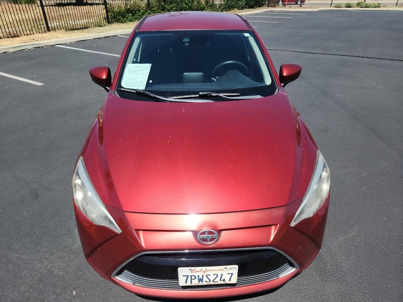 Scion iA Vehicle Full-screen Gallery Image 08