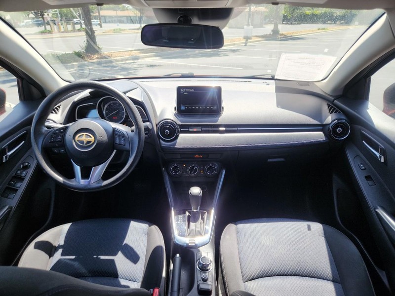 Scion iA Vehicle Full-screen Gallery Image 09